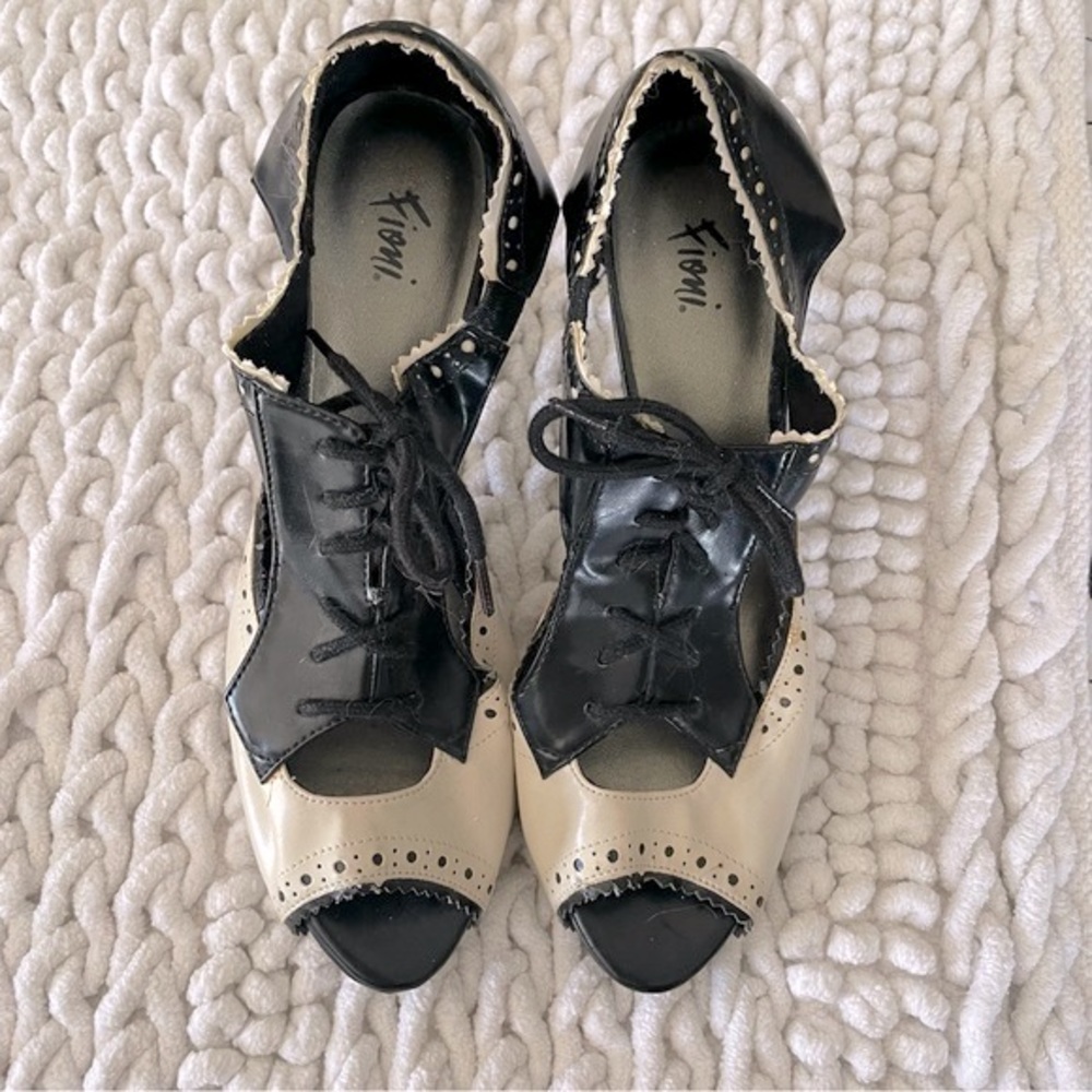 3/$20 ✨ FIONI Oxford style heels